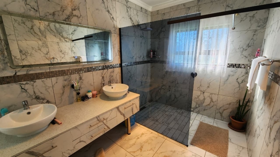 4 Bedroom Property for Sale in Country Club Western Cape